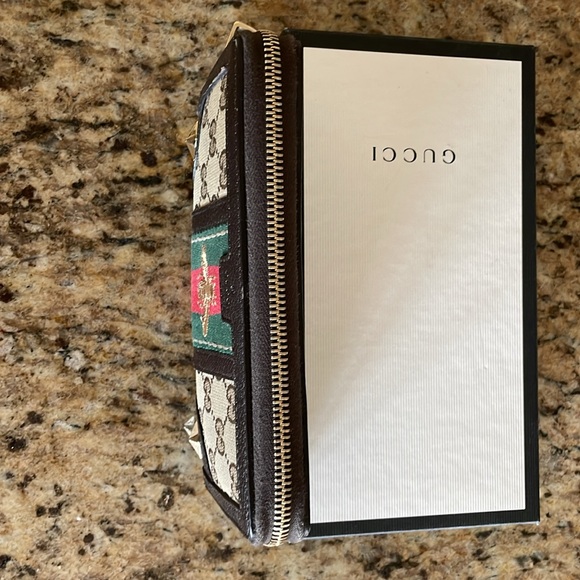 Authentic Gucci Embroidered-Face Zip Wallet.  Pre owned.  Good condition. - Picture 6 of 13